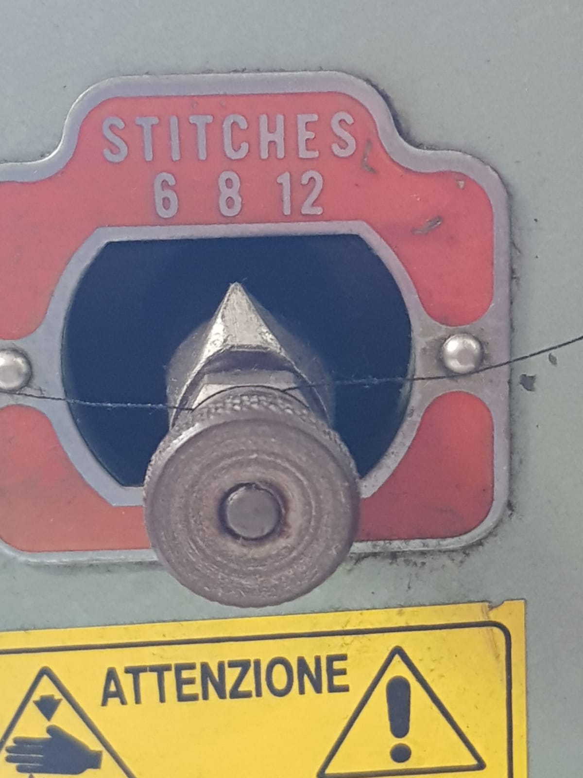 Attacca etichette Lewis