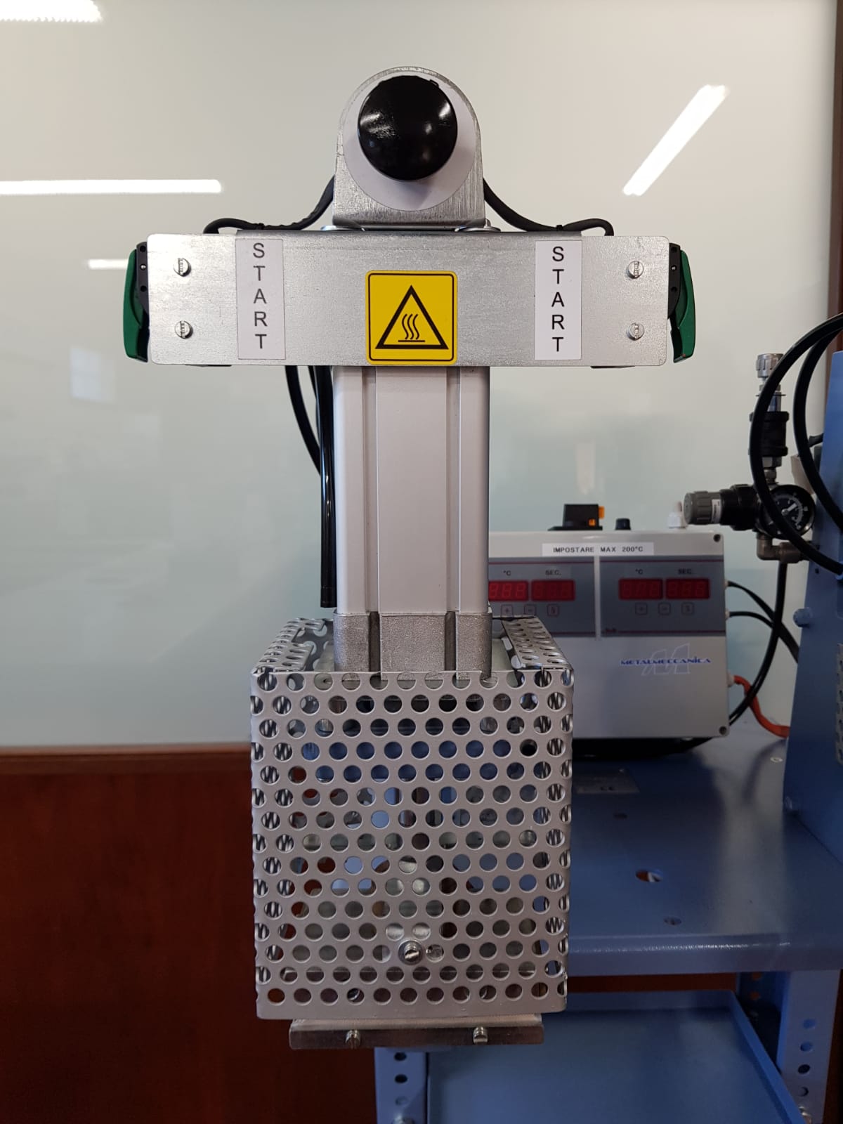 Adesivatrice a due teste per etichette D30/S - Metalmeccanica