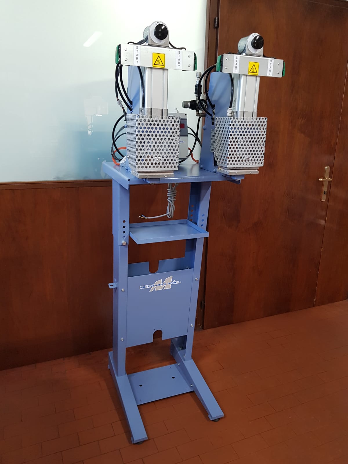 Adesivatrice a due teste per etichette D30/S - Metalmeccanica