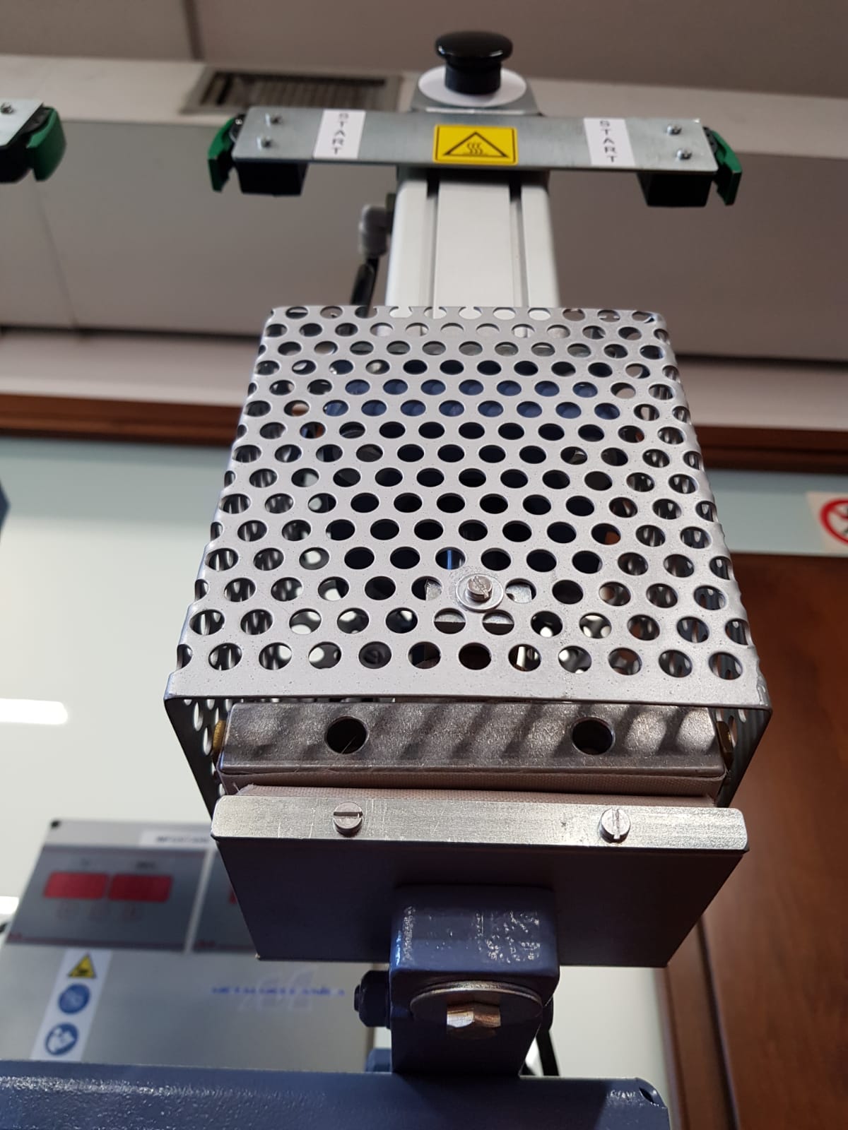 Adesivatrice a due teste per etichette D30/S - Metalmeccanica