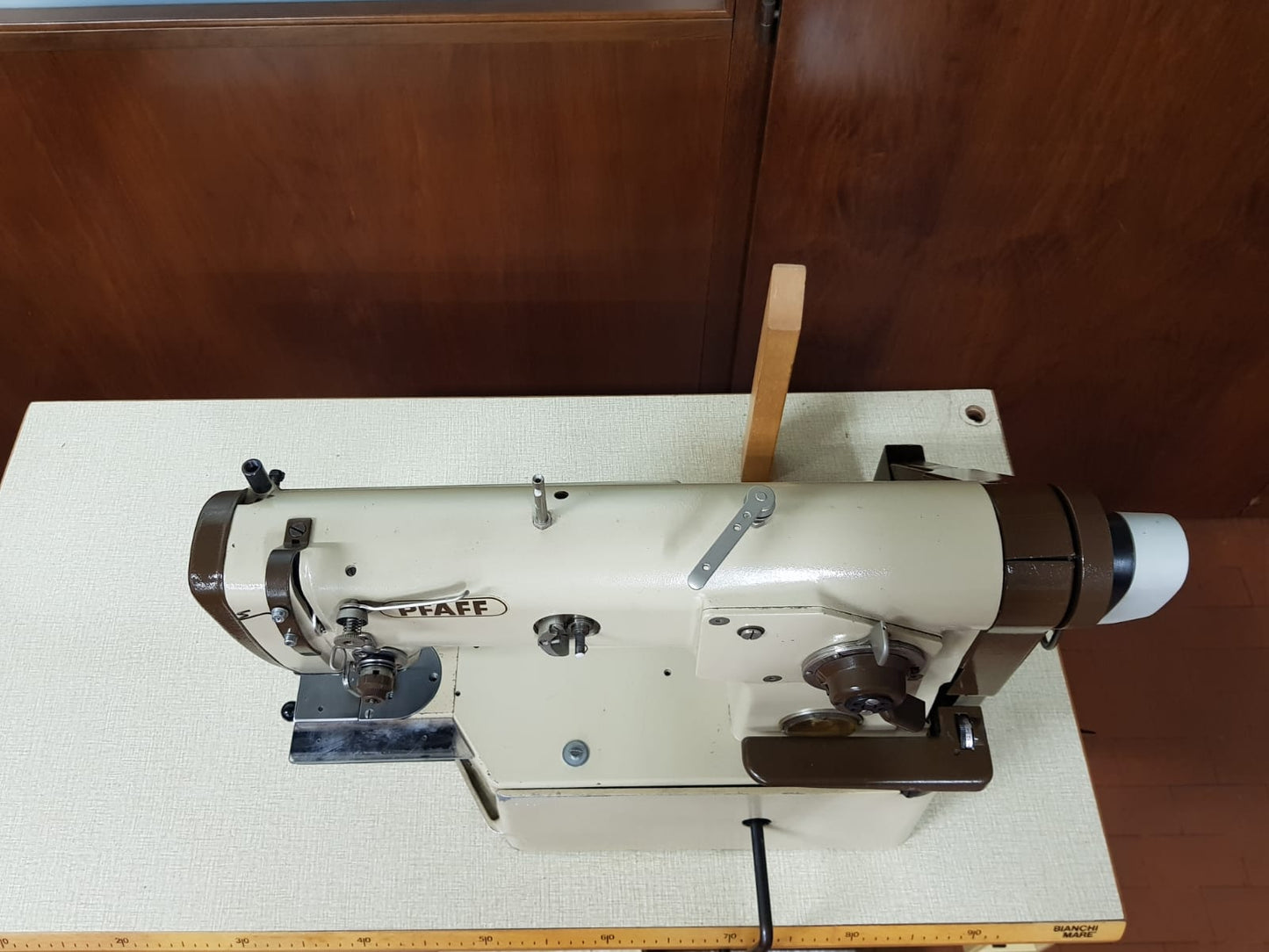Macchina Pfaff zig-zag rasafilo a braccio
