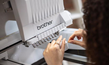 Brother PR1060W macchina per ricamare semi-professionale a dieci aghi