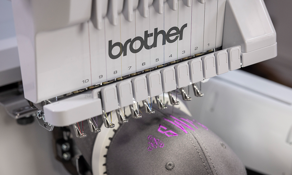 Brother PR1060W macchina per ricamare semi-professionale a dieci aghi