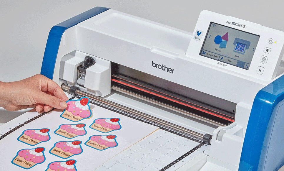 ScanNCut SDX2200D Disney Macchina da taglio per hobbistica + Roll-feeder CADXRF1