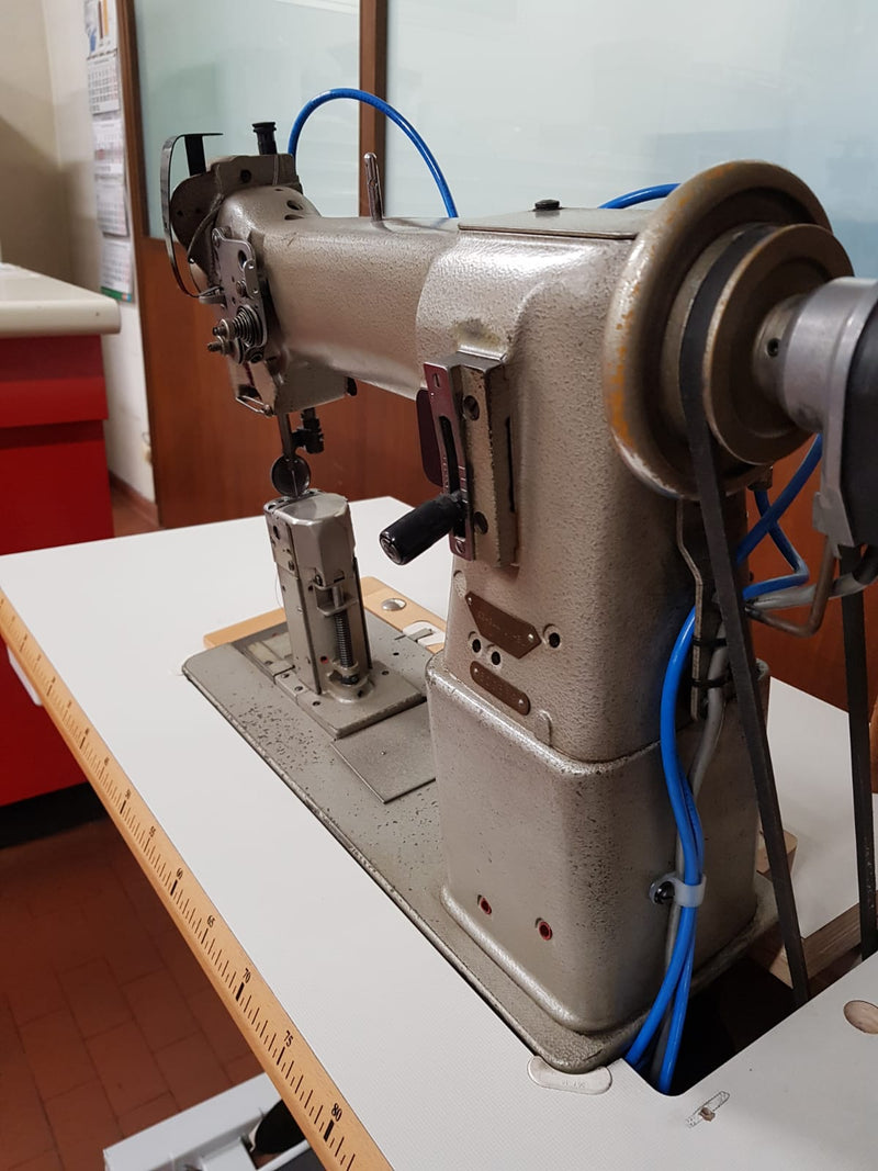 Pfaff trasporto d'ago a colonna con rasafilo
