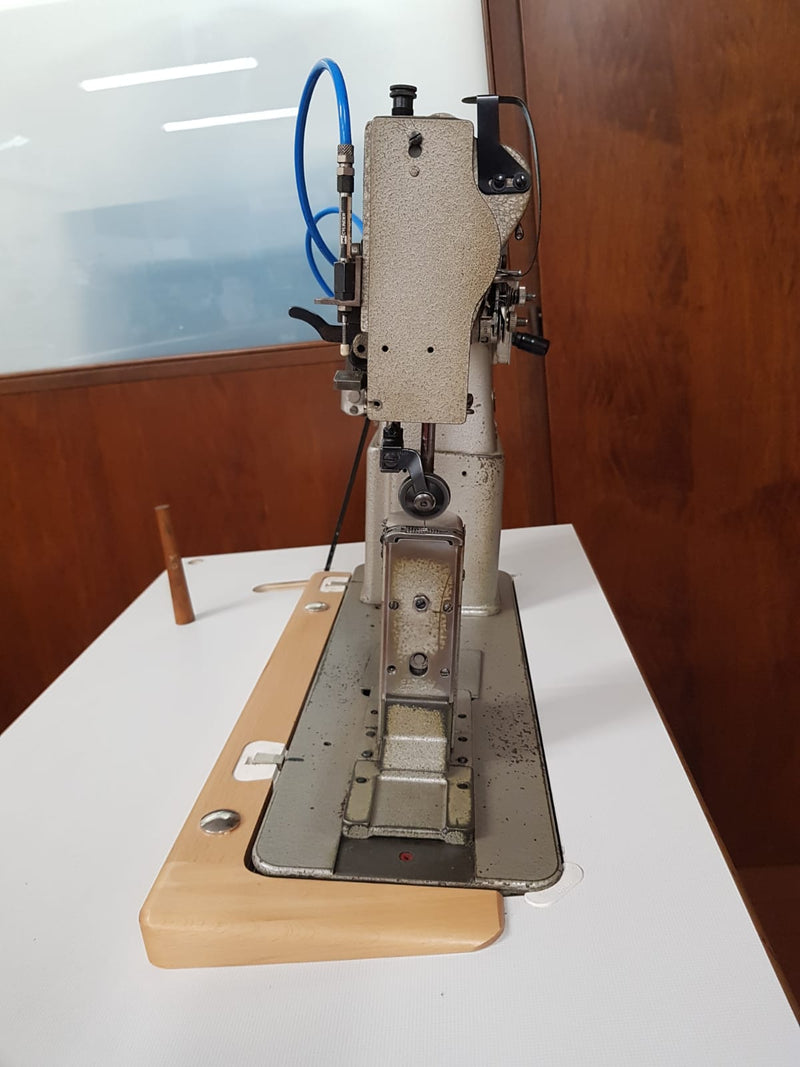 Pfaff trasporto d'ago a colonna con rasafilo
